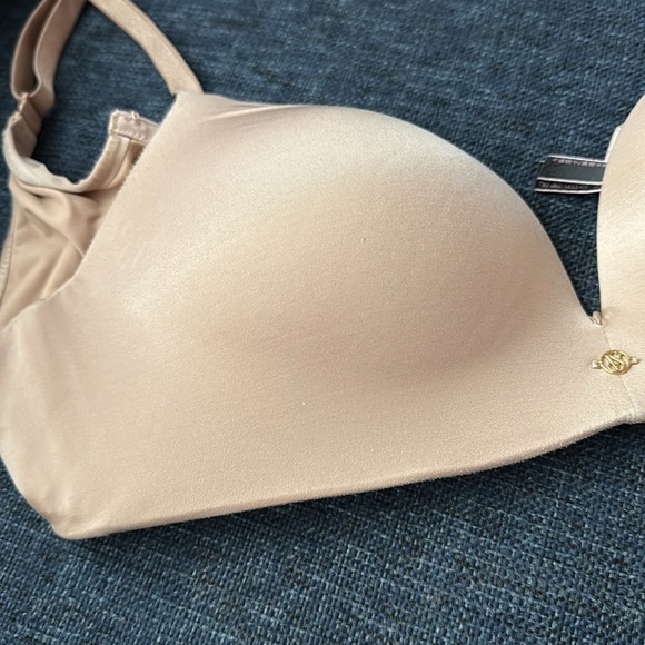 Victoria’s Secret Wireless Bra. Beige Color. 36C - Picture 2 of 8